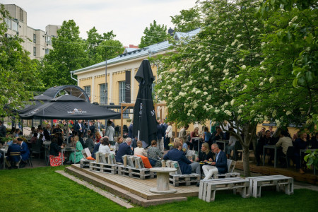 Tesin kesäjuhla – juhlahetkiä ja yhteisiä muistoja 30-vuotiselta matkalta